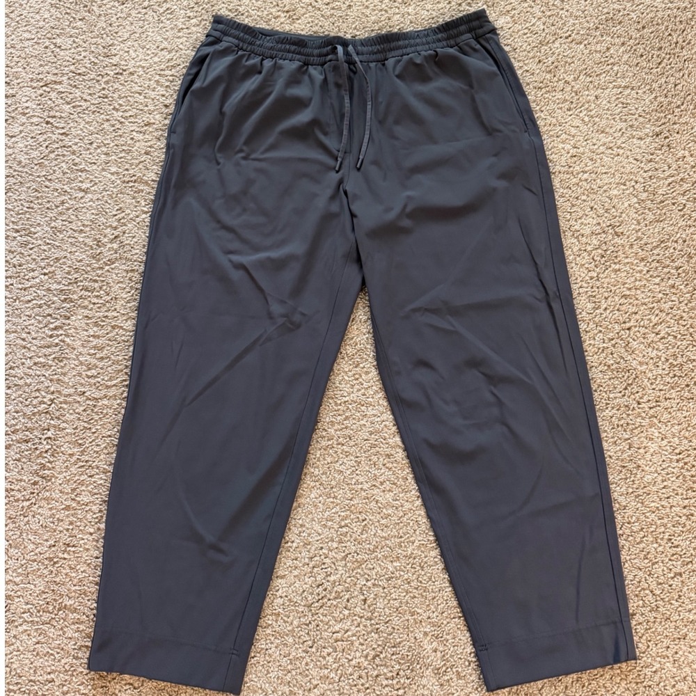 Lululemon womens tapered leg mid-rise Pant 7/8 length XL Grey Luxtreme LW5GITS